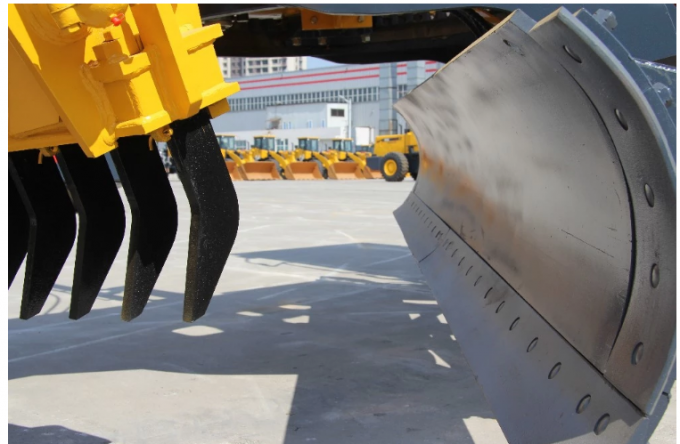 160KW Road Construction Machinery 200M Efficient Hydraulic System